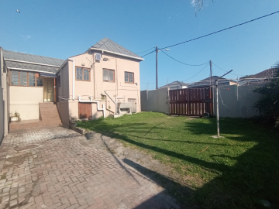 10 Bedroom Property for Sale in Quigney Eastern Cape